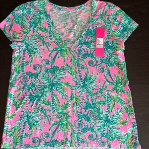 Lilly Pulitzer Etta V-neck T-shirt top in Prosecco Pink